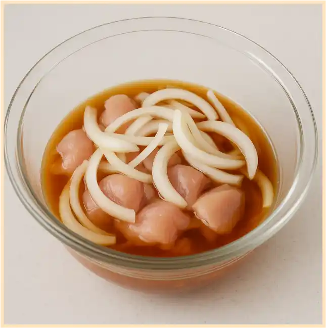 月曜日｜親子風レンジ煮（鶏肉＋溶き卵＋めんつゆ） 作り方−１